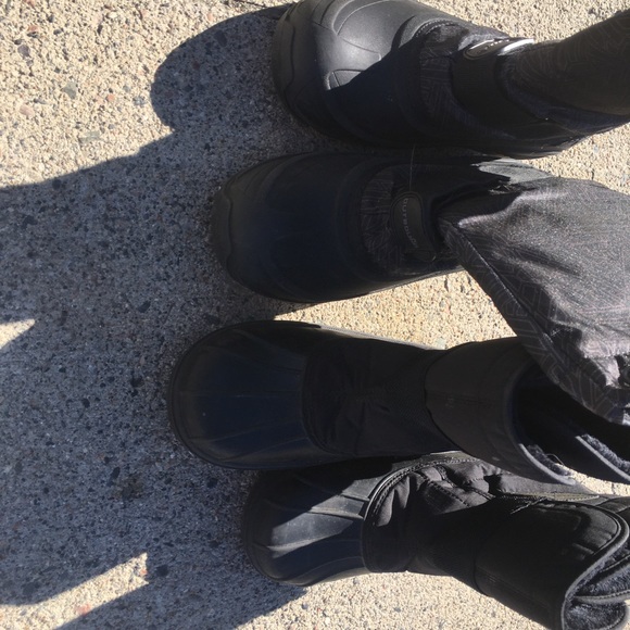 Boots size 6 / boys 20,00 each or take 3 for 50. Good condition no meals, good - Picture 3 of 3